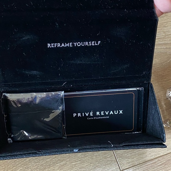 Price reveauz ladies sunglasses - Picture 2 of 8